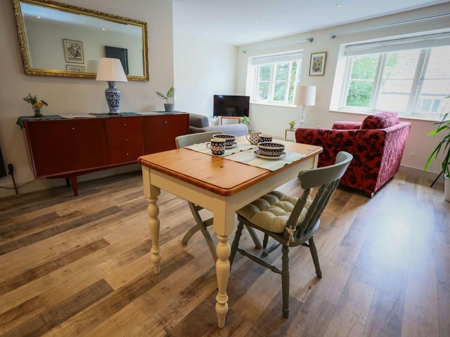Spacious 1-Bed Apartment With Super King Or Twin In Central Charlbury, Cotswolds Εξωτερικό φωτογραφία